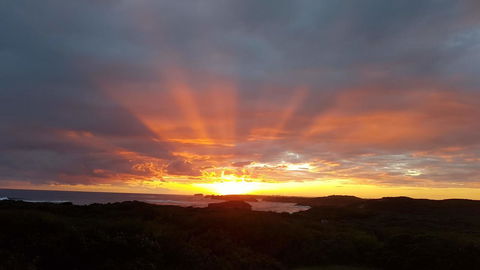 Sunsets On Martyrs Luxury Coastal Beach House Peterborough - Tourism Cairns 25