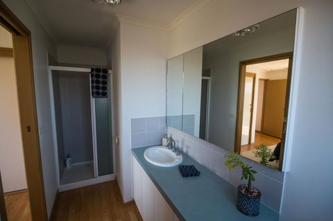 Sunsets On Martyrs Luxury Coastal Beach House Peterborough - Tourism Cairns 18