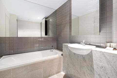 ULTIQA Little Collins (located At The Hero Apartment Building) - Tourism Cairns 15