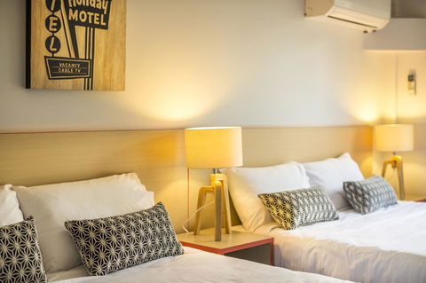 Burvale Hotel - Tourism Cairns 37