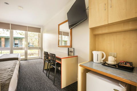 Burvale Hotel - Tourism Cairns 36