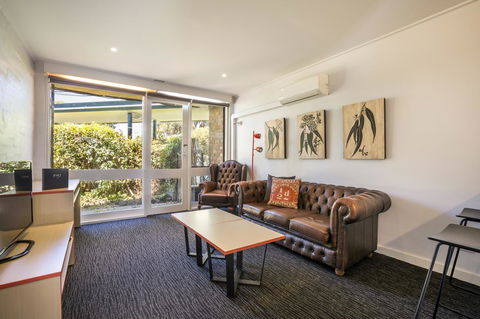 Burvale Hotel - Tourism Cairns 33