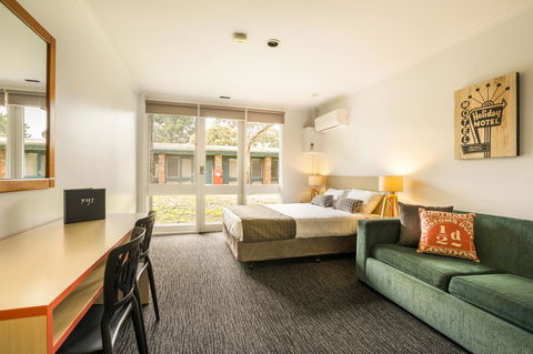 Burvale Hotel - Tourism Cairns 7