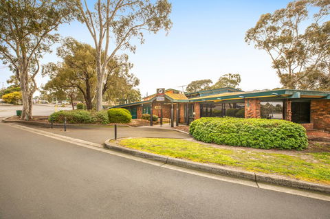 Burvale Hotel - Tourism Cairns 2