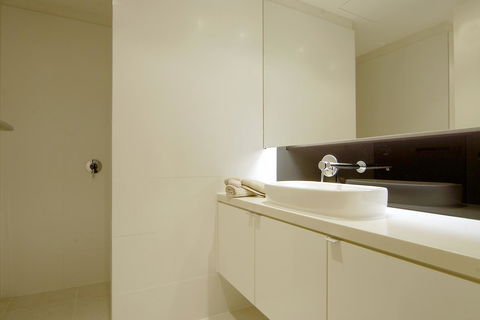 C-Scape Water Front Apartment - Tourism Cairns 8