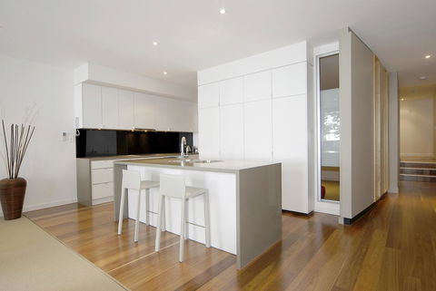 C-Scape Water Front Apartment - Tourism Cairns 1