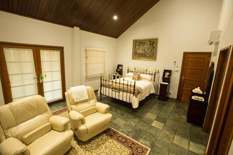 The Block Vista B&B - Tourism Cairns 1