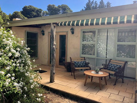 The Coach House - Tourism Cairns 0