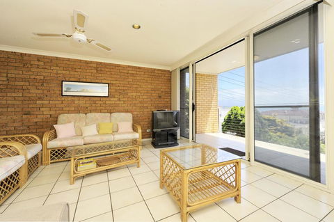 The Crest Unit 1 - Shoal Bay - Tourism Cairns 3