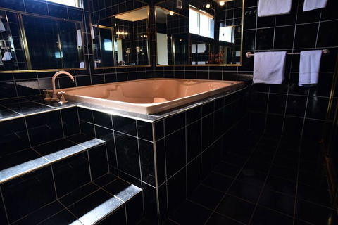 The Crossing Motel - Tourism Cairns 1