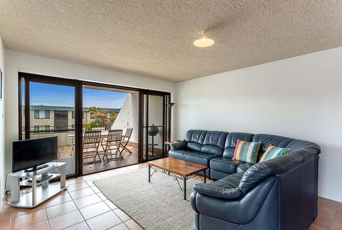 The Dunes, Unit 1/38 Marine Drive - Tourism Cairns 0