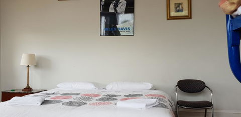 The Eastern Hotel - Tourism Cairns 1