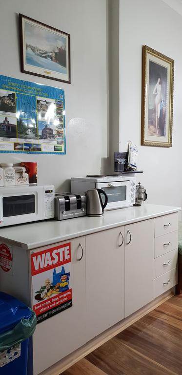 The Eastern Hotel - Tourism Cairns 0