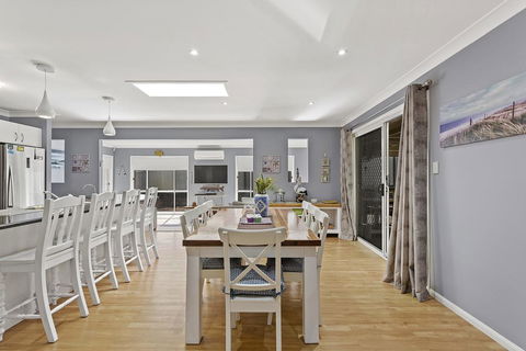 The Family Entertainer In The Heart Of Corlette! - Tourism Cairns 0