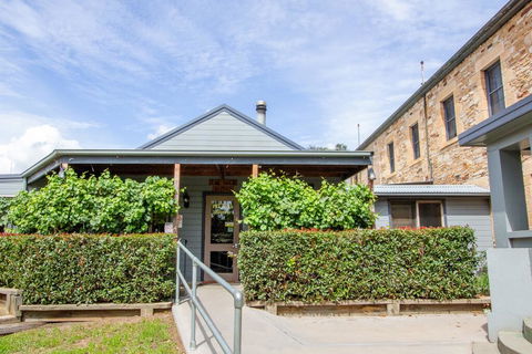 The Globe Hotel, Rylstone - Tourism Cairns 1