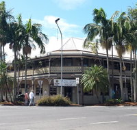 The Middle Pub - Tourism Cairns