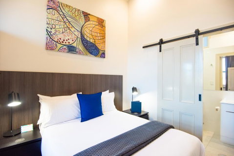 The Mile End Hotel - Tourism Cairns 3