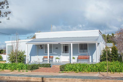 The Rested Guest 3 Bedroom Cottage West Wyalong - Tourism Cairns 0