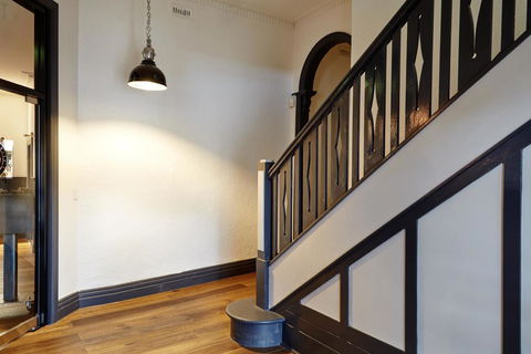 The Royal Hotel, Drouin - Tourism Cairns 2