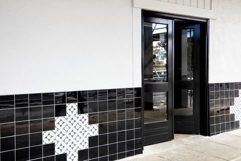 The Royal Hotel, Drouin - Tourism Cairns 3