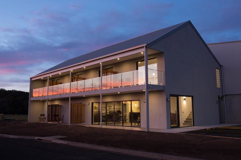 The Seabird - Tourism Cairns 0