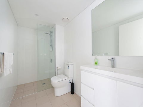The Shoal Apartments, Unit 304/4-8 Bullecourt Street - Tourism Cairns 3