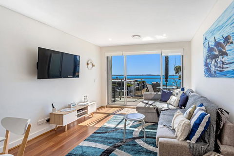 The Shoal Apartments, Unit 504/4-8 Bullecourt Street - Tourism Cairns 0
