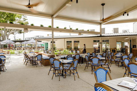 The Waterloo Bay Hotel - Tourism Cairns 2
