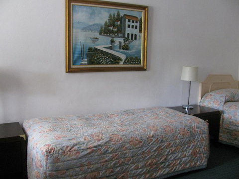 The Wayfarer Motel - Tourism Cairns 3