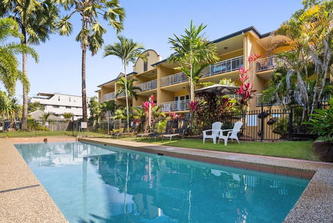 The York Beachfront Holiday Apartments - Tourism Cairns 0