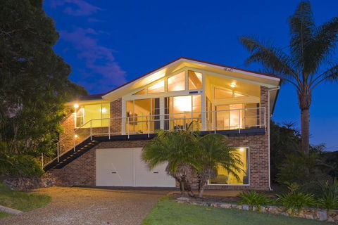 Tomaree 18 - Baybreeze - Shoal Bay - Tourism Cairns 0