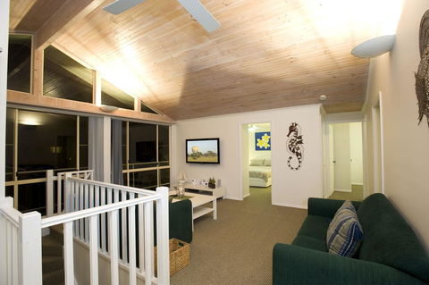 Tomaree 18 - Baybreeze - Shoal Bay - Tourism Cairns 2