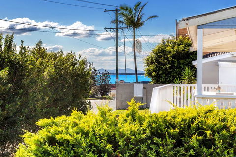 Tomaree Road, 16 - Tourism Cairns 1