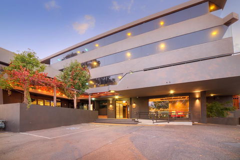 Townhouse Hotel - Tourism Cairns 3