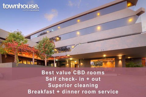 Townhouse Hotel - Tourism Cairns 0