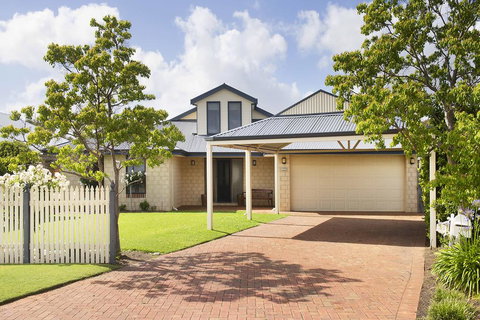 TRANQUILITY AT TROON - Tourism Cairns 0