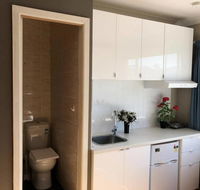 Traveler's Affordable Studio Unit Beverly Hills - Tourism Cairns