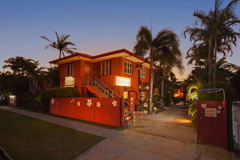 Travellers Oasis - Tourism Cairns 0