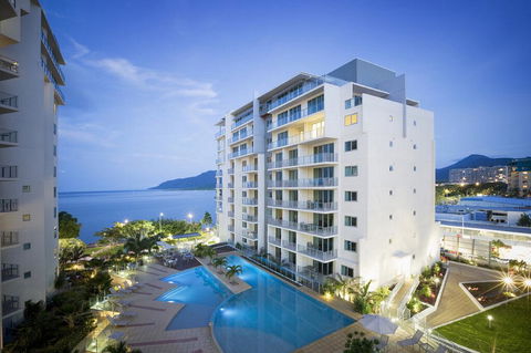 Trilogy On The Esplanade. Room With A View! - Tourism Cairns 0