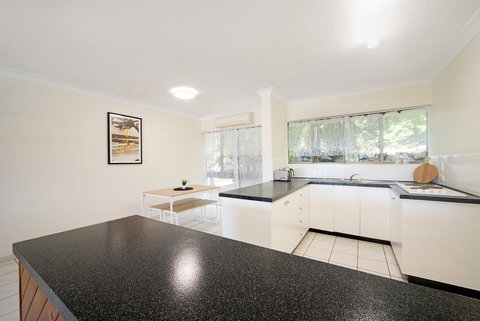 TROPICAL FAMILY ESCAPE FREE WIFI/NETFLIX - Tourism Cairns 3