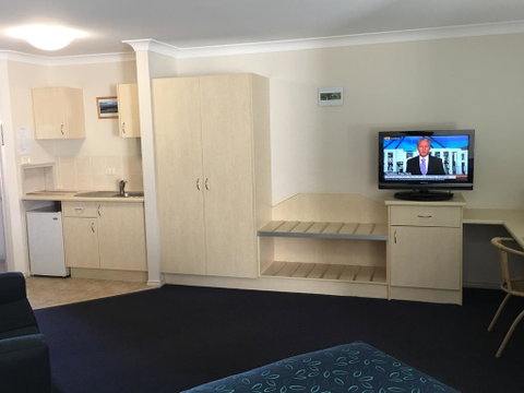 Tuckerbox Motor Inn - Tourism Cairns 2