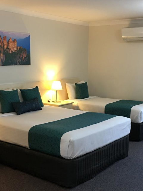Tuckerbox Motor Inn - Tourism Cairns 1