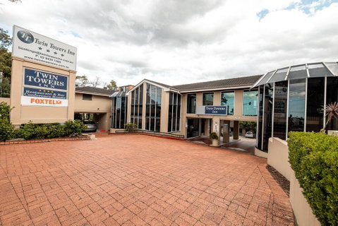 Twin Towers Inn - Tourism Cairns 3