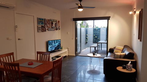 Two Bedroom Garden Apartment - Tourism Cairns 2