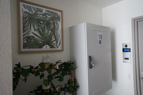 U101 Brunswick Living Brand New Deluxe Balcony Apartment Close To Airport And CBD - Tourism Cairns 3