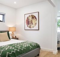 Ultra Modern Studio Suite with Balcony Near Shops - Tourism Cairns