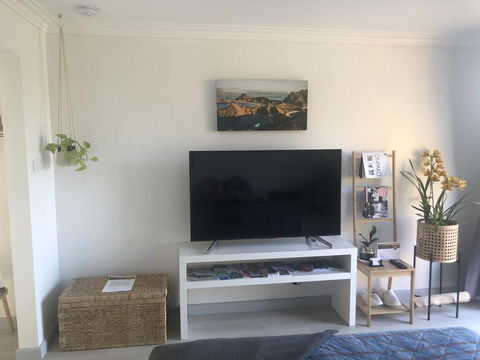 Unique Quiet Bungalow Little Bali Geelong - Tourism Cairns 2