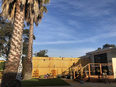 Unique Quiet Bungalow Little Bali Geelong - Tourism Cairns 0