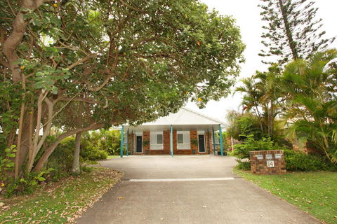 Unit 1/14 Tamarindus Street Marcoola Beach, Pet Friendly, 300 BOND, Linen Supplied - Tourism Cairns 0