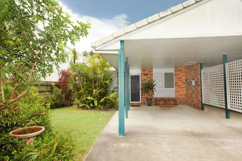 Unit 1/14 Tamarindus Street Marcoola Beach, Pet Friendly, 300 BOND, Linen Supplied - Tourism Cairns 2